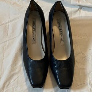 Hillard & Hanson navy pumps